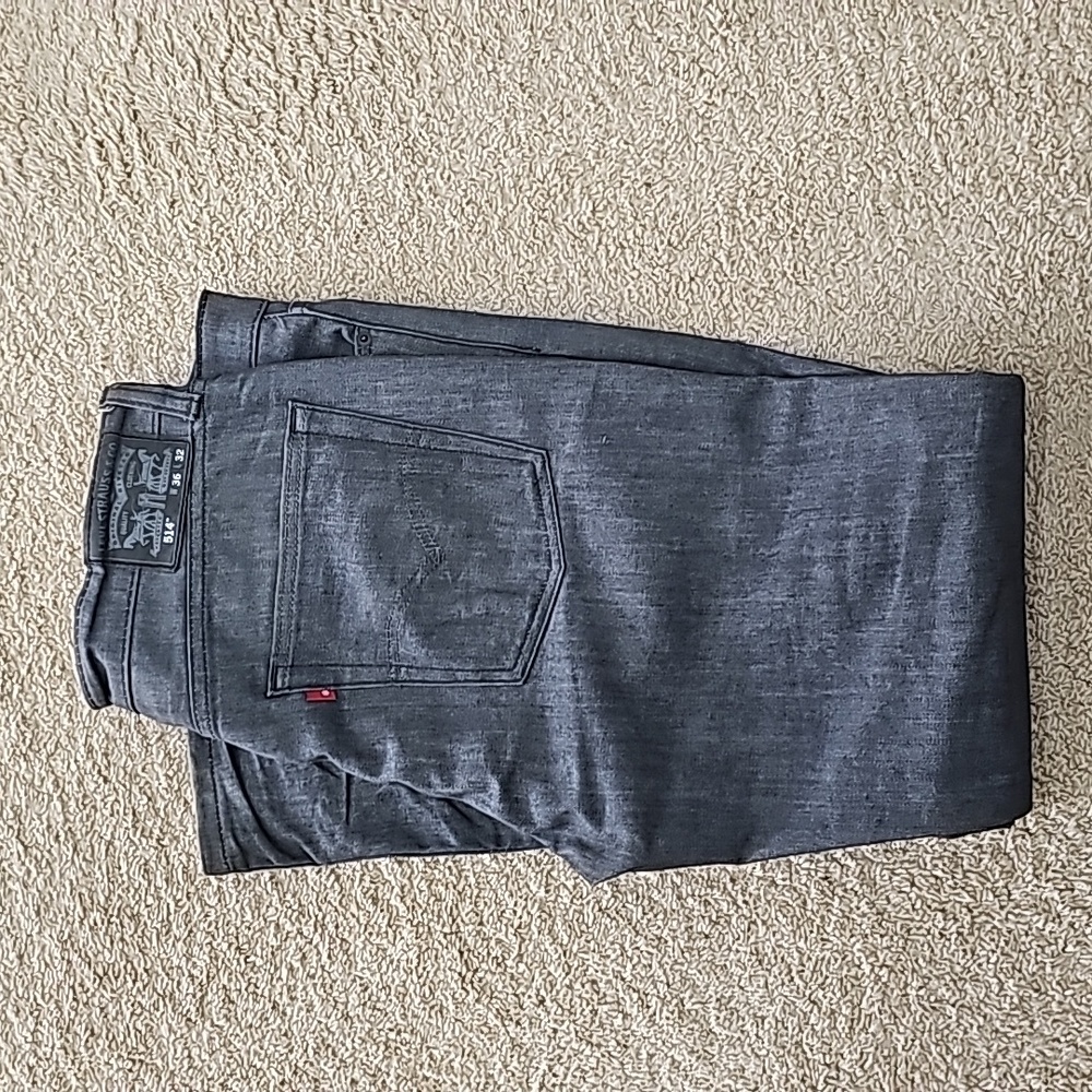 514 Levi Jean's